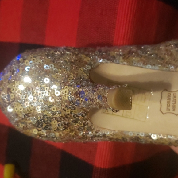 White House Black Market champagne gold sequined heels - Picture 5 of 7